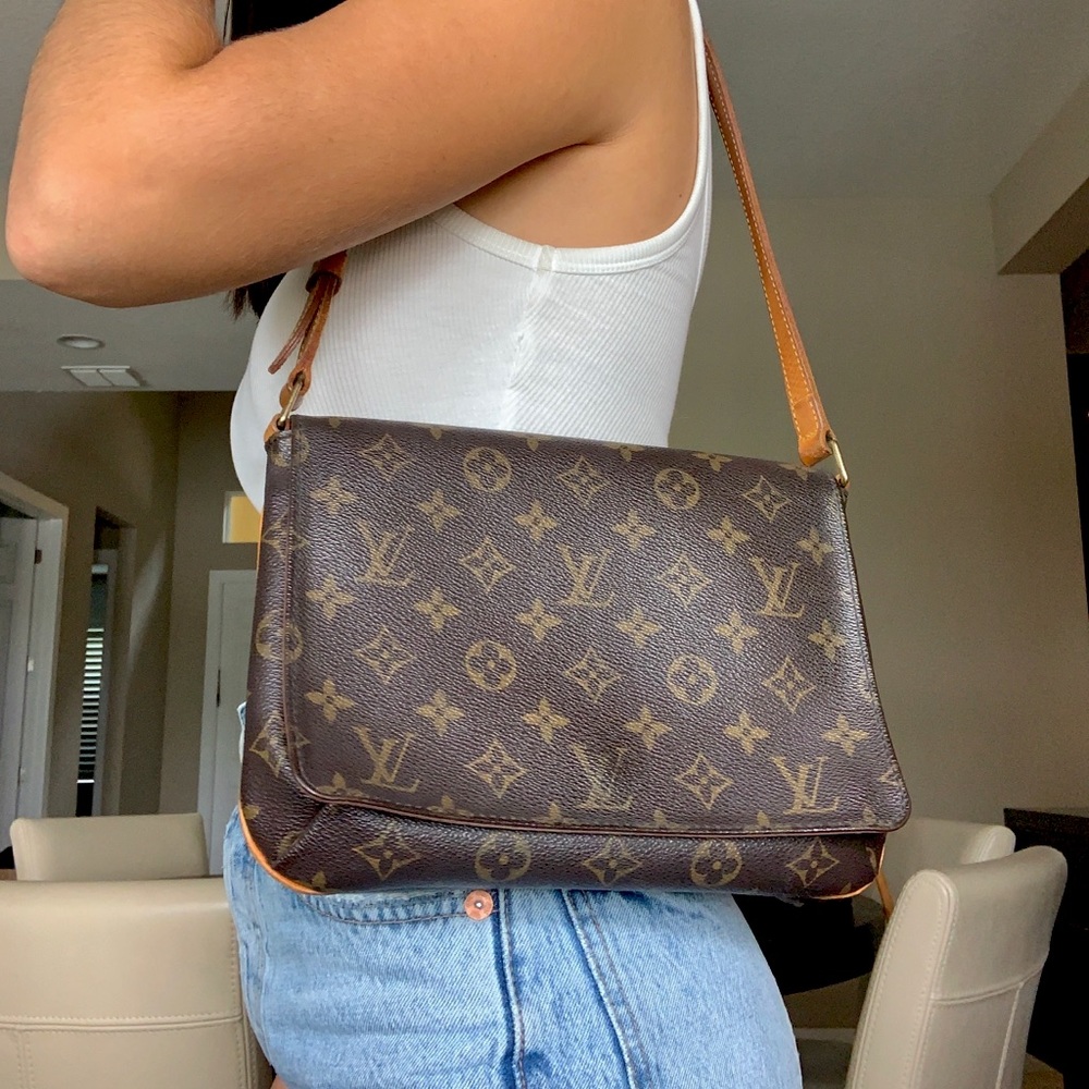 More photos. Louis Vuitton purse